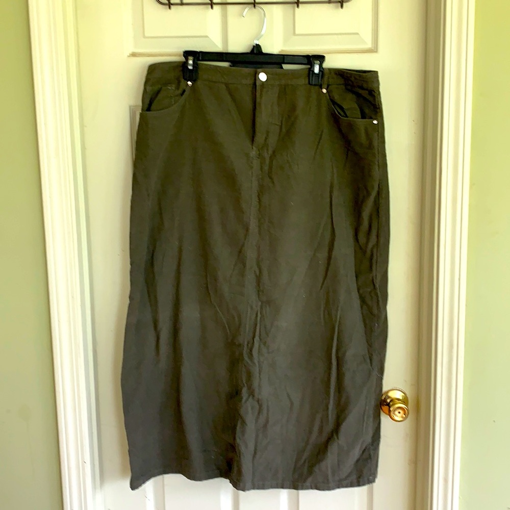 Corduroy hunter green maxi skirt. New